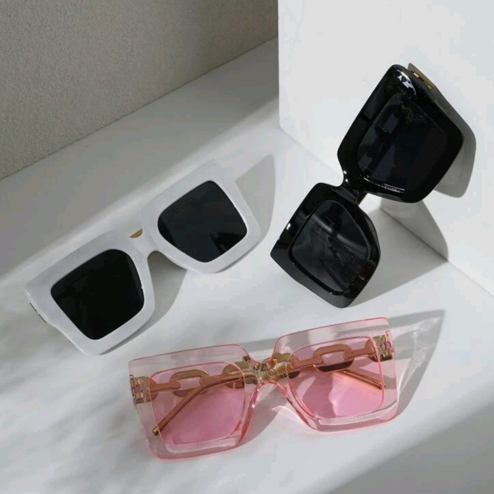 "Luxury‎ Oversized Square Sunglasses with Gold Chain Detail - Multicolor". - Picture 3 of 6